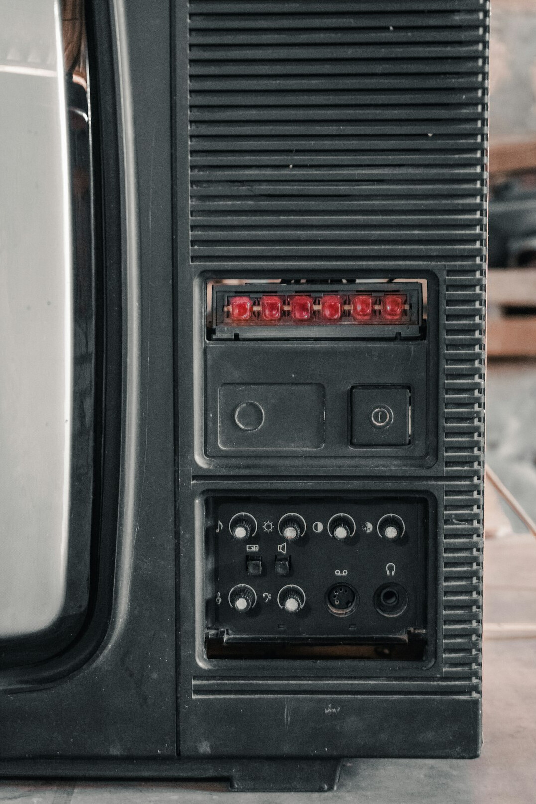 Retro CRT television displaying colour bars