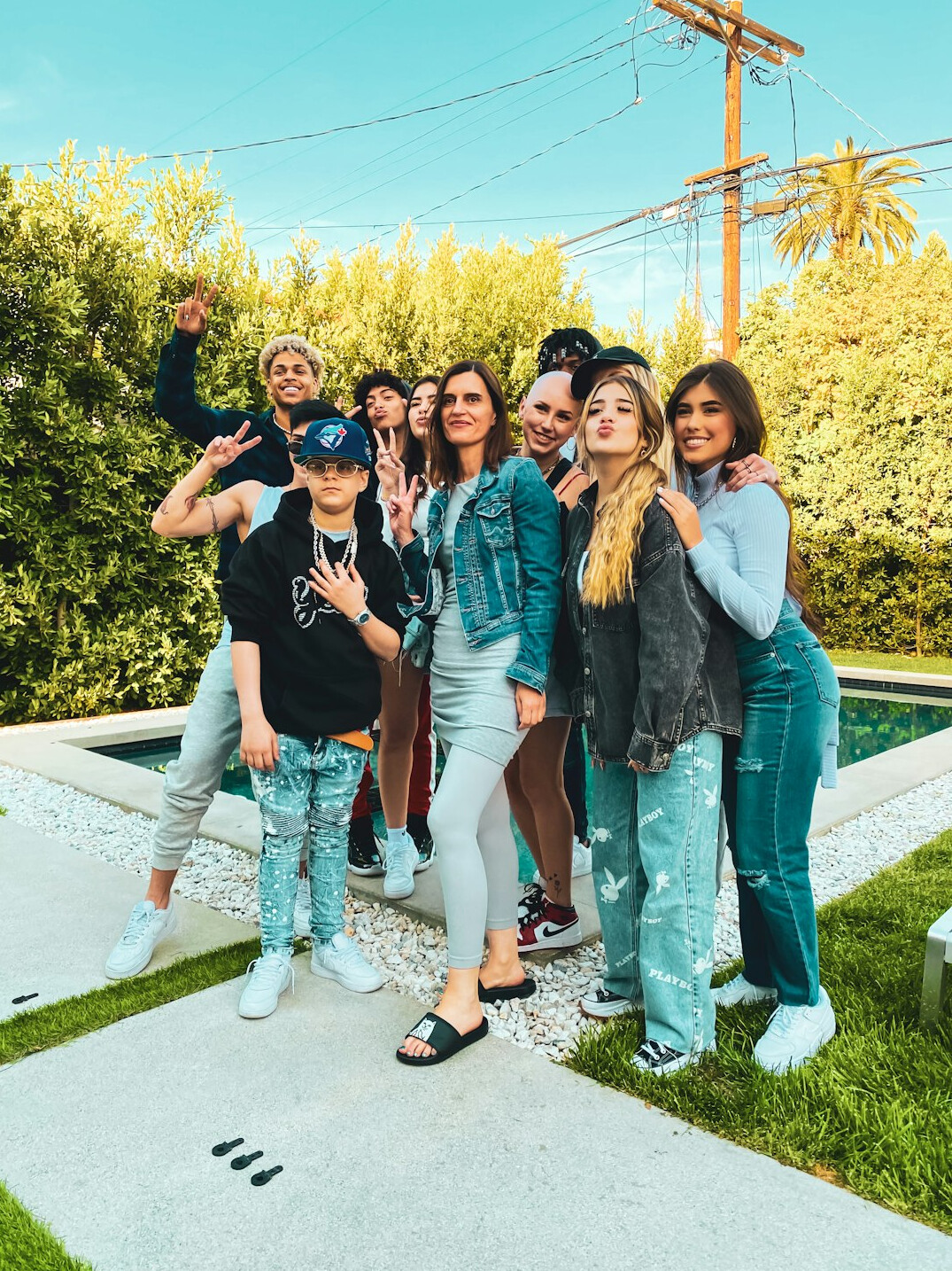 iconic tv friends group